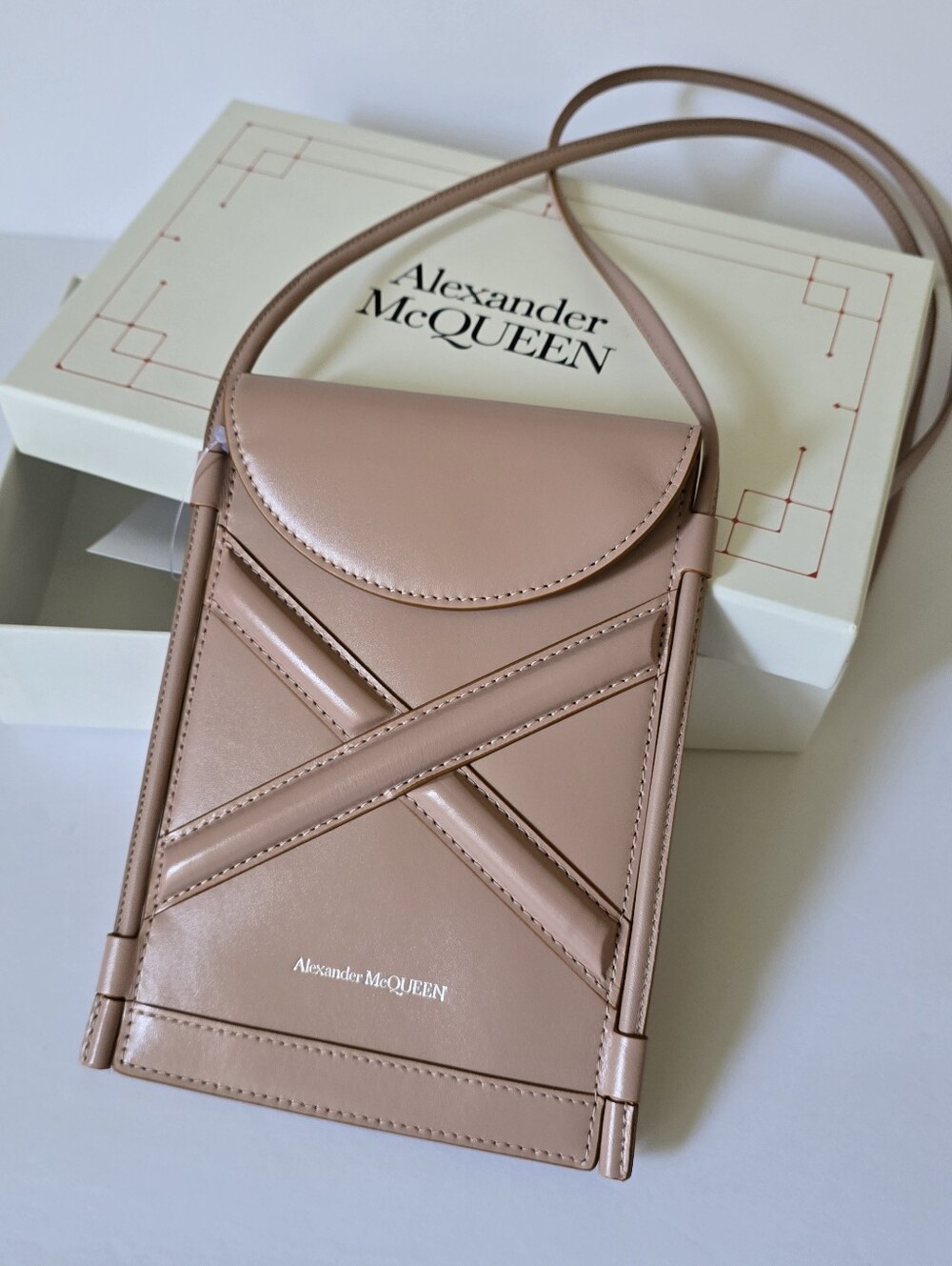 Alexander McQueen The Curve Leather Pouch Crossbody Bag Rose Gold … - Picture 1 of 10